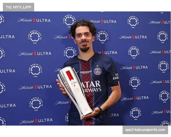 恩里克谈维蒂尼亚:失误后主动罚点展现领袖个性