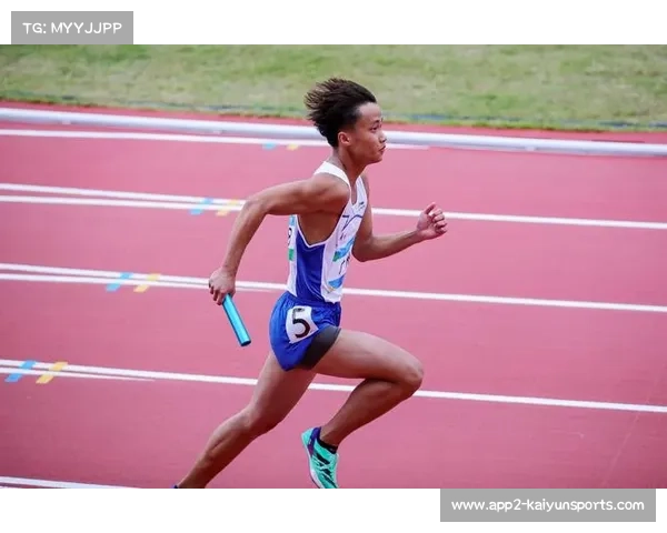 14岁中国短跑新星百米夺冠，独特跑姿力压大学生选手引关注